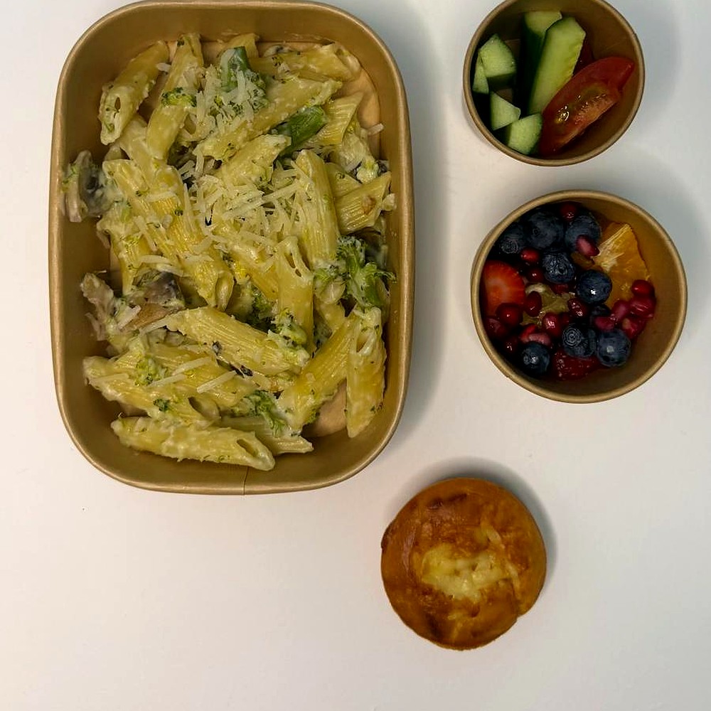 Creamy broccoli pasta with fresh veg, mixed berries and a cheese muffin