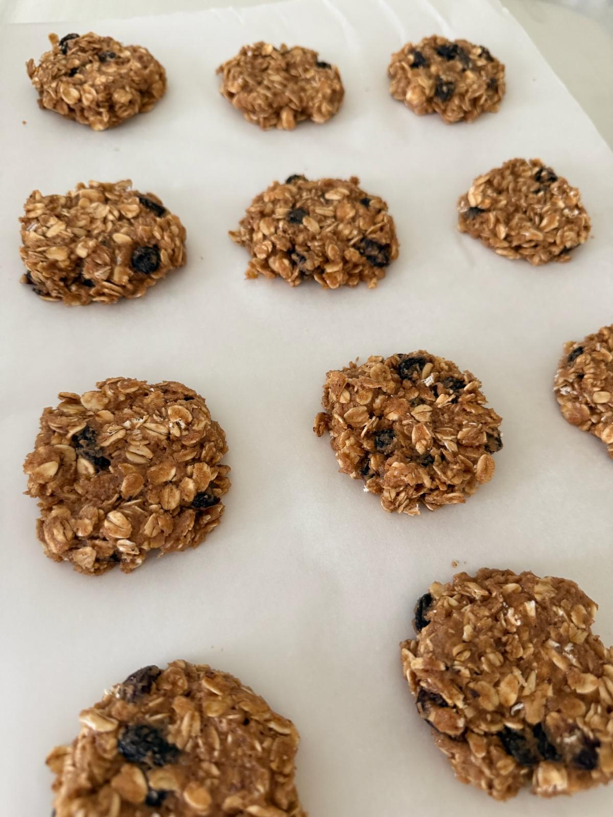 Oat & raisin cookies